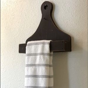 Farmhouse Primitive Towel Holder